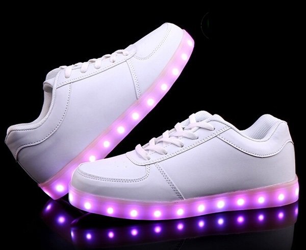 dāvanas bērniem LED apavi