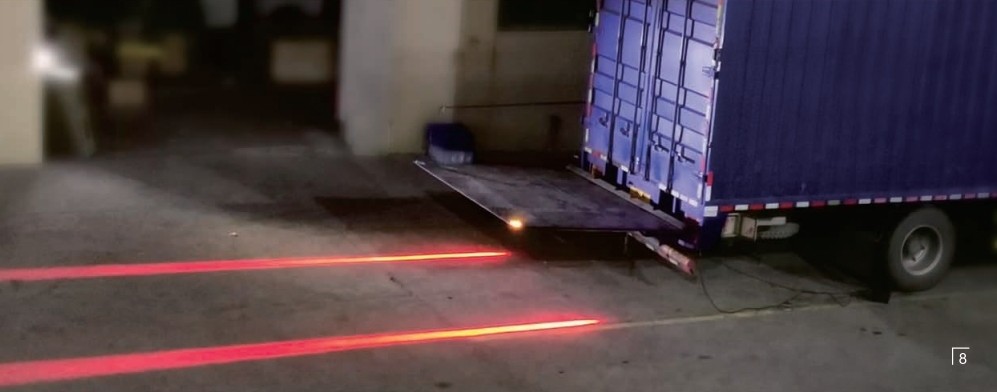Brīdinājuma LED līnijas gaisma transportlīdzekļiem ar slīpuma rampu