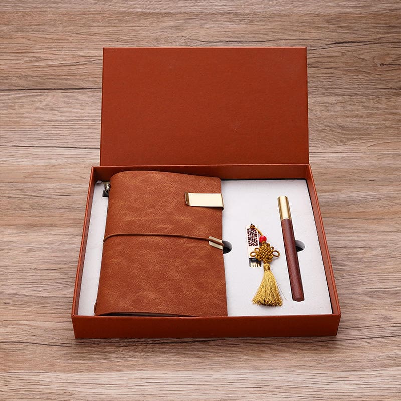 koka pildspalva ar piezīmju grāmatiņas komplektu dāvana