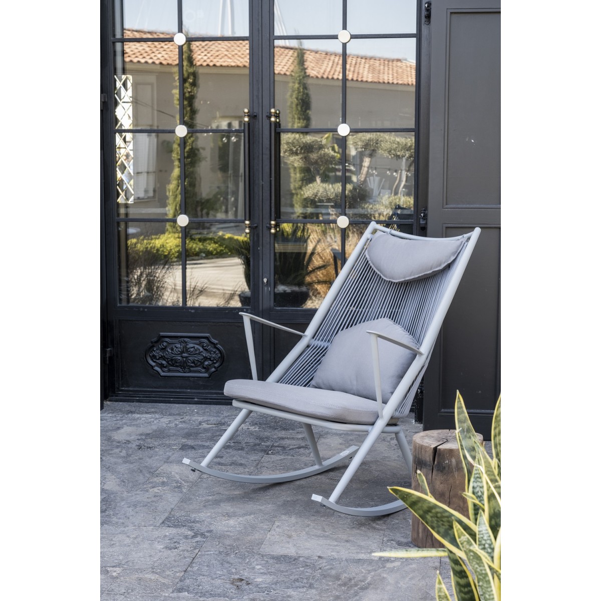 šūpuļkrēsls uz terases metāla alumīnija dārza