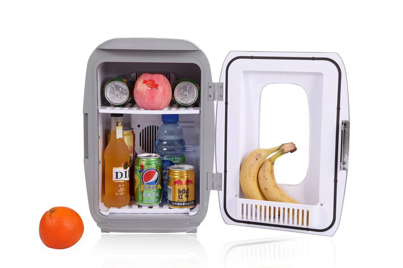 mazs ledusskapis mini dzērienu dzesētāja kannas