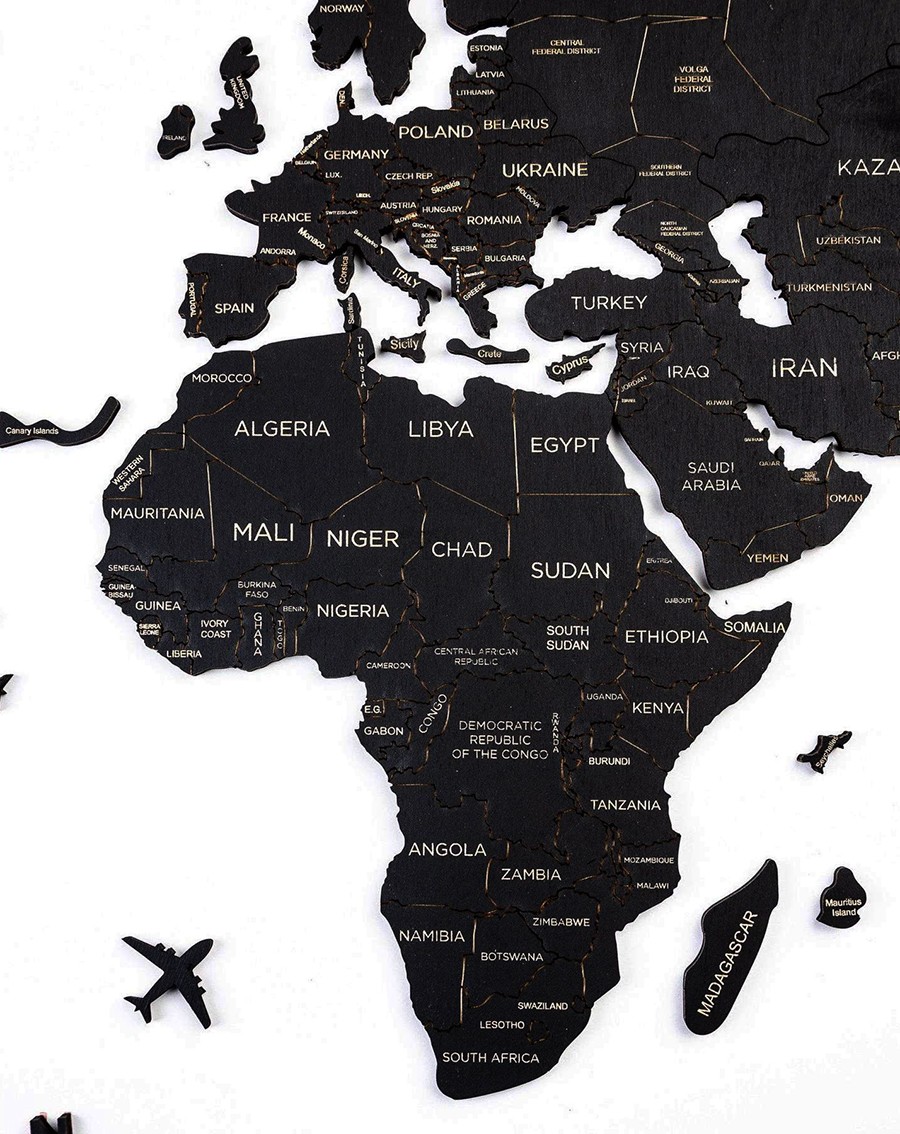 koka karte uz sienas kontinenti melnā krāsā