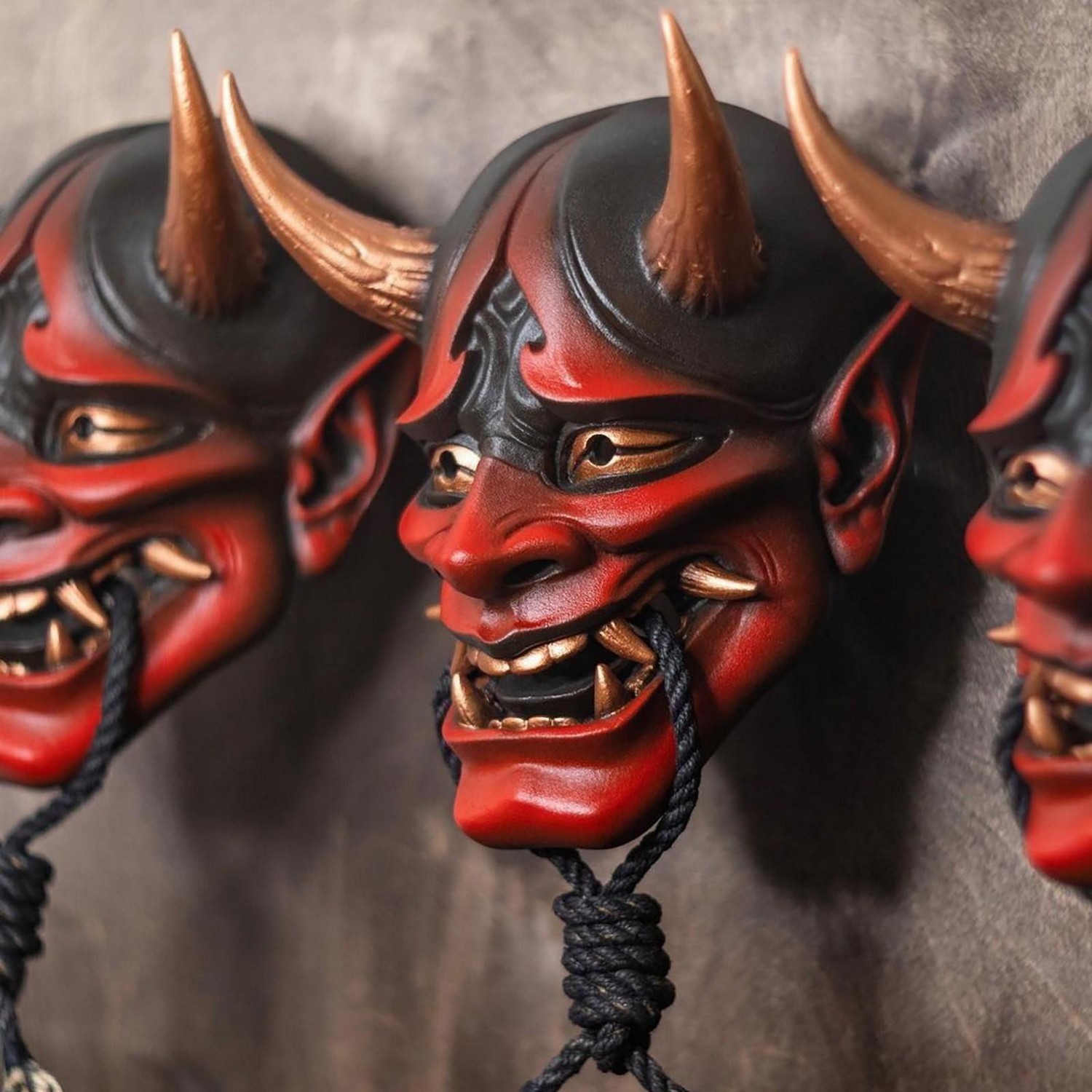 dēmonu galvas maska ​​Helovīnam - japāņu motīvs