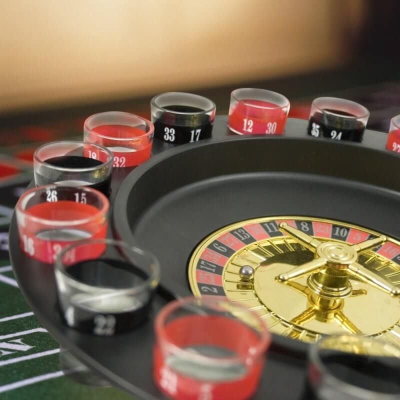 Shot roulette​ — grezna dzeršanas rulete alkohola glāzēm
