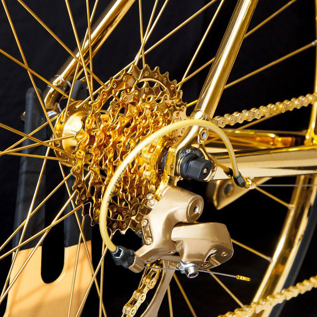 Zelta konstrukcija velosipēds
