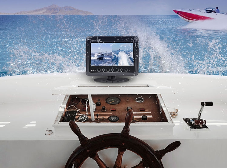 ūdensizturīgs monitors uz jahtas laivas